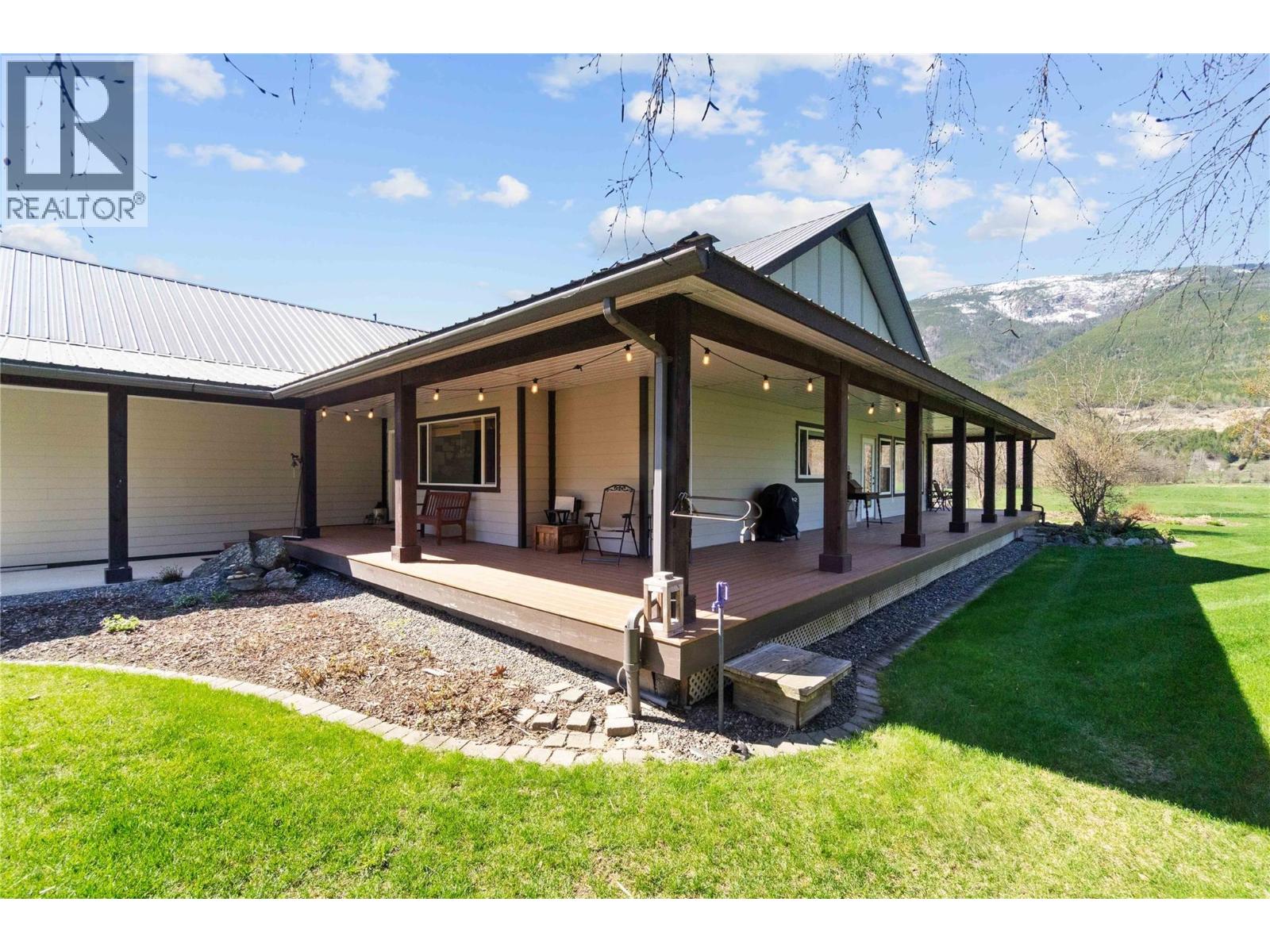  152 Salmon River Road, Salmon Arm