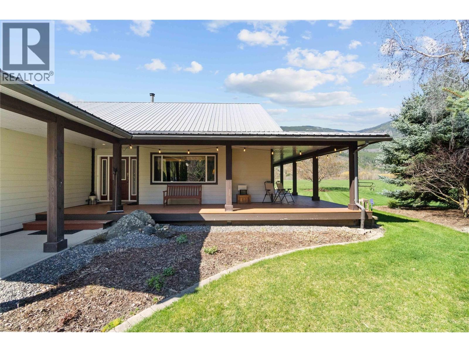  152 Salmon River Road, Salmon Arm