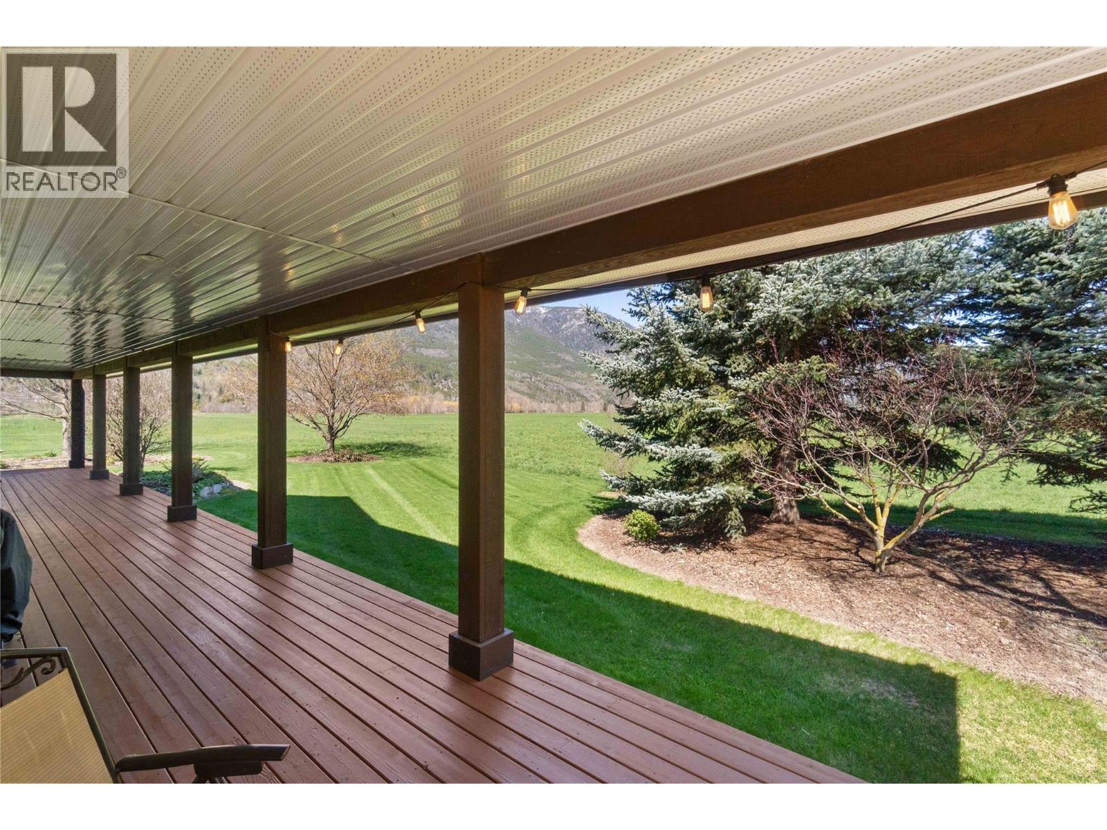  152 Salmon River Road, Salmon Arm