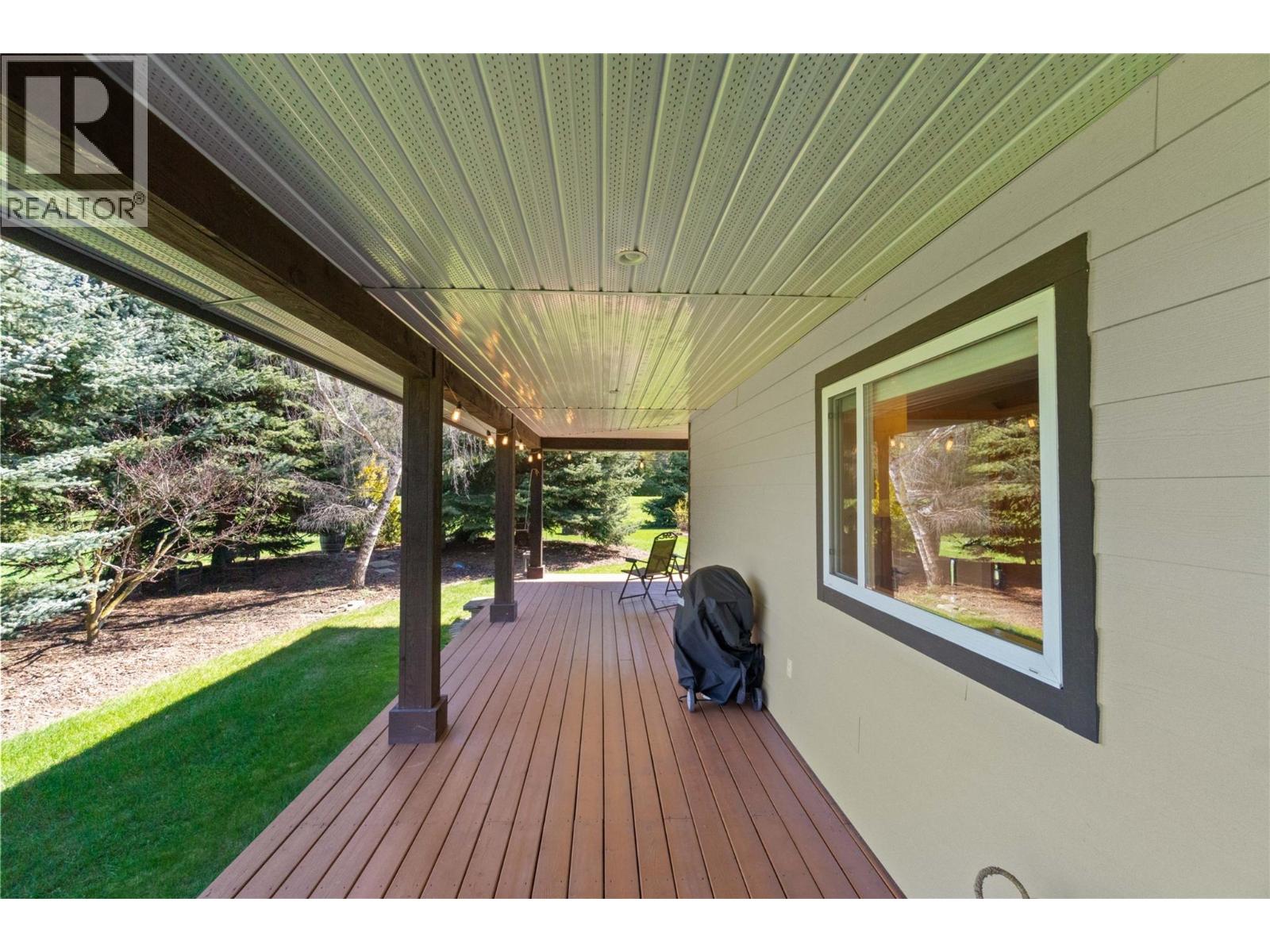  152 Salmon River Road, Salmon Arm