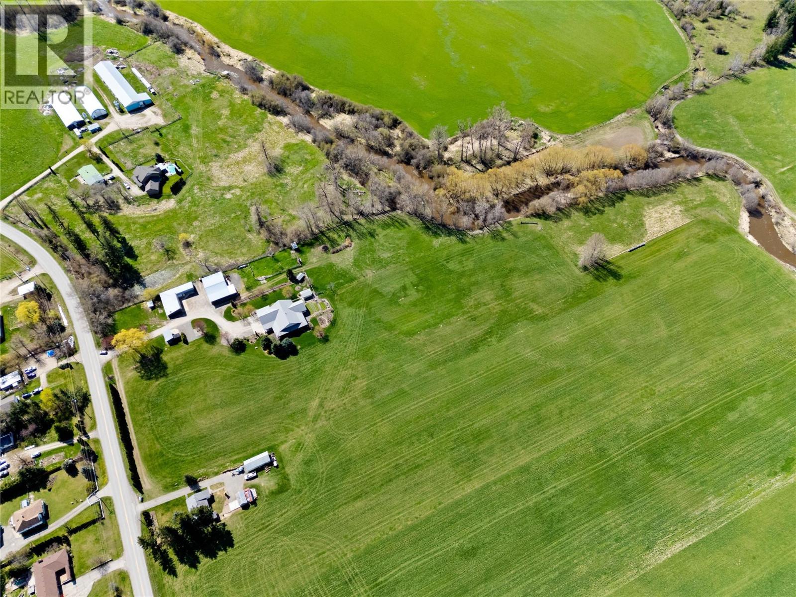  152 Salmon River Road, Salmon Arm