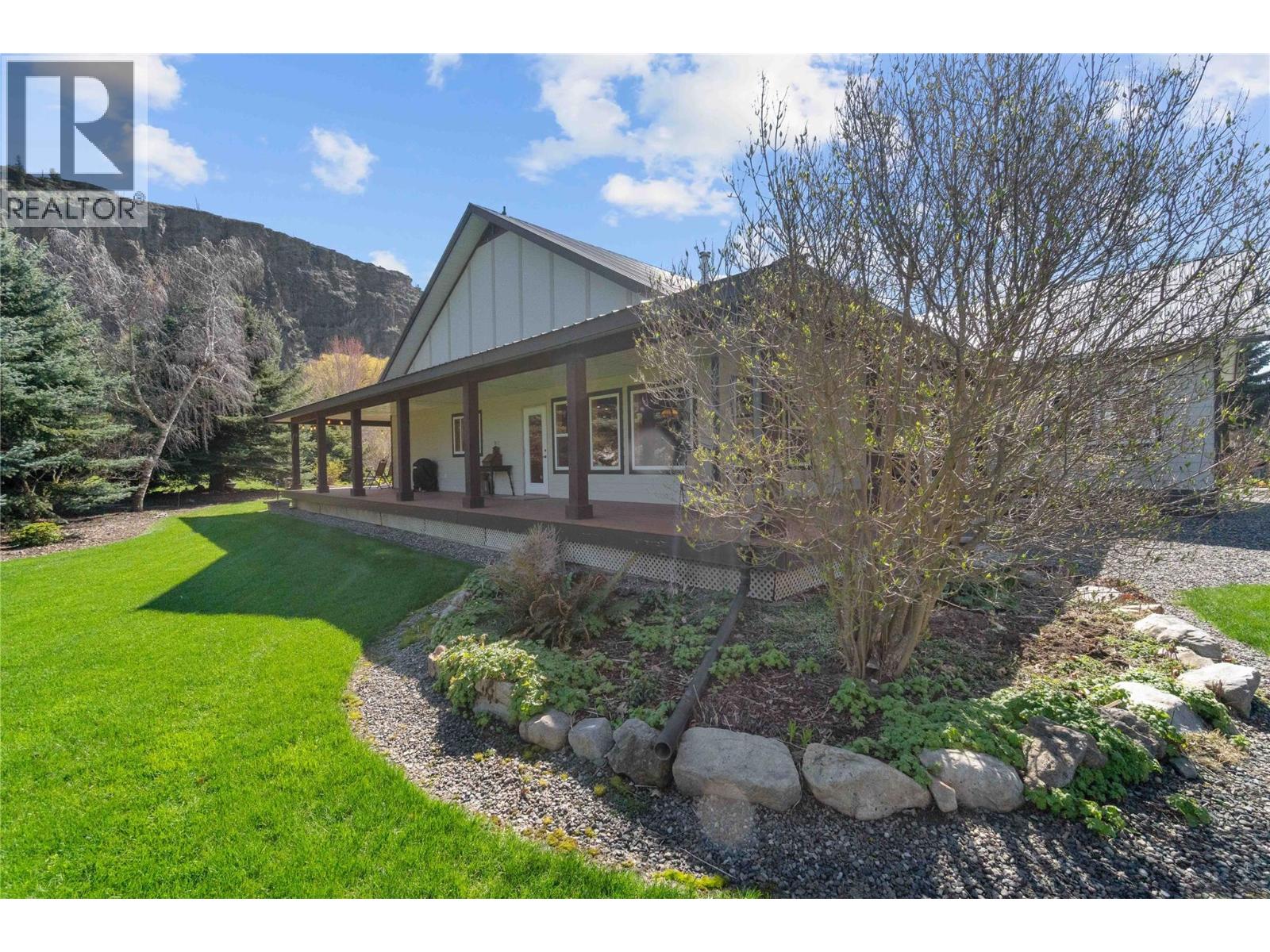  152 Salmon River Road, Salmon Arm