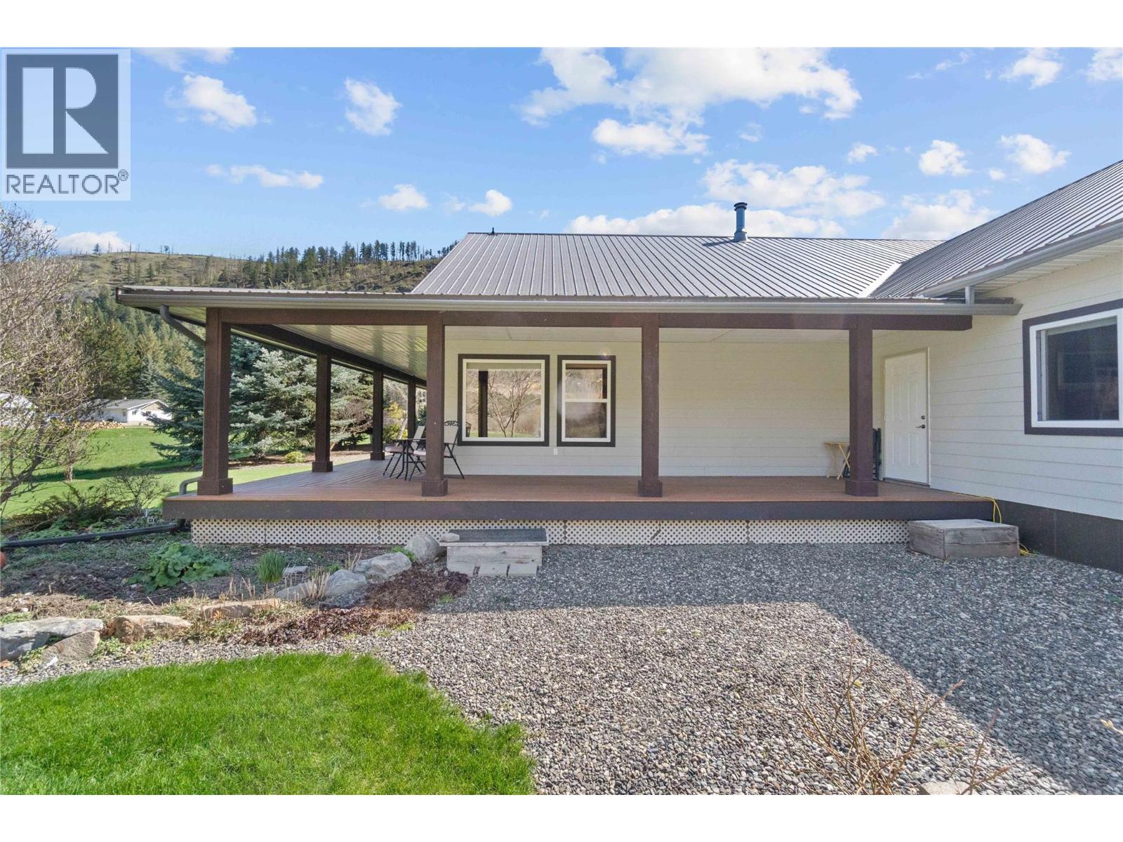  152 Salmon River Road, Salmon Arm