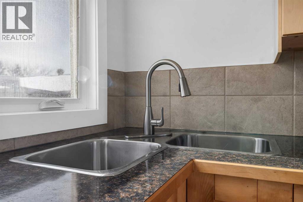 Single Family House Bi-level for Sale in  Pinecliff Way NE Pineridge Calgary 