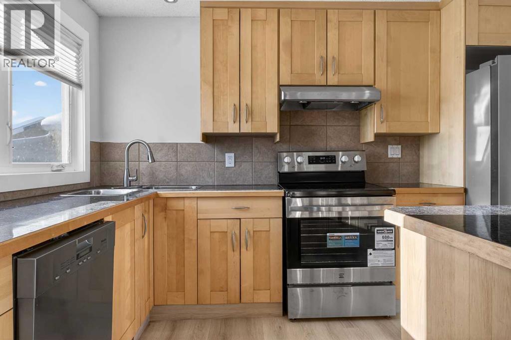 Single Family House Bi-level for Sale in  Pinecliff Way NE Pineridge Calgary 