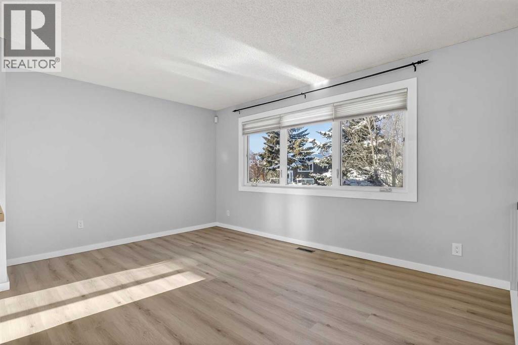 Single Family House Bi-level for Sale in  Pinecliff Way NE Pineridge Calgary 