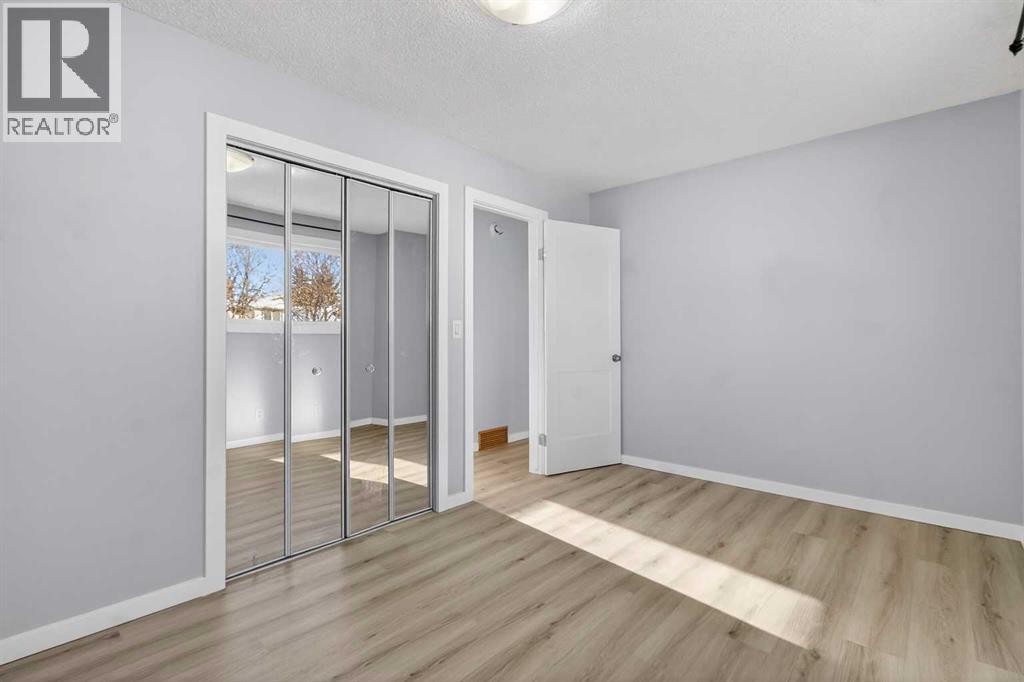 Single Family House Bi-level for Sale in  Pinecliff Way NE Pineridge Calgary 