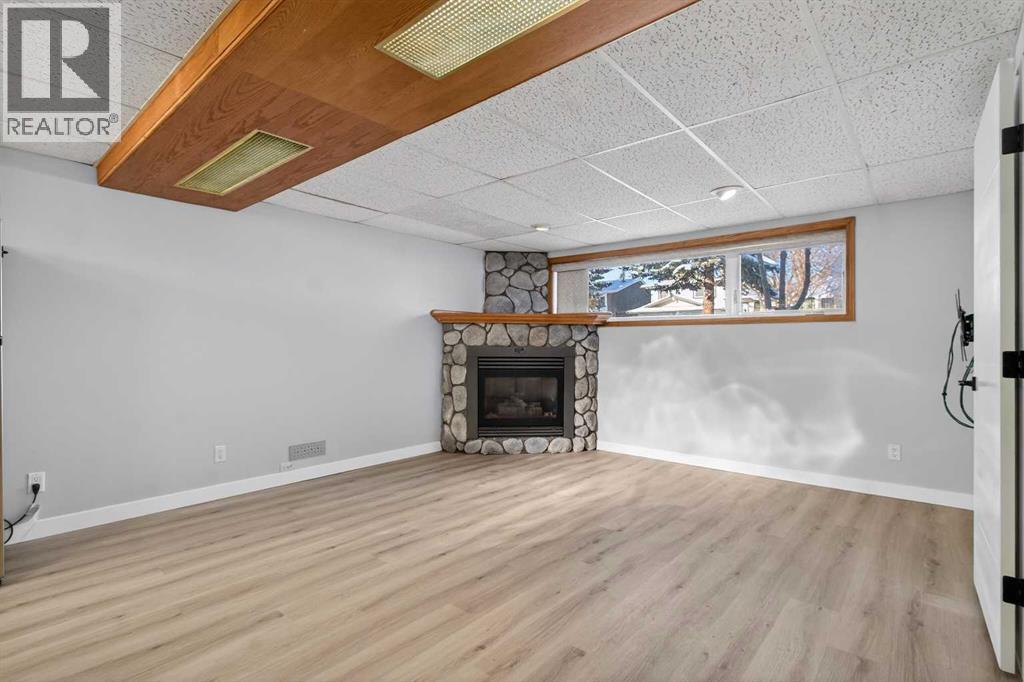 Single Family House Bi-level for Sale in  Pinecliff Way NE Pineridge Calgary 