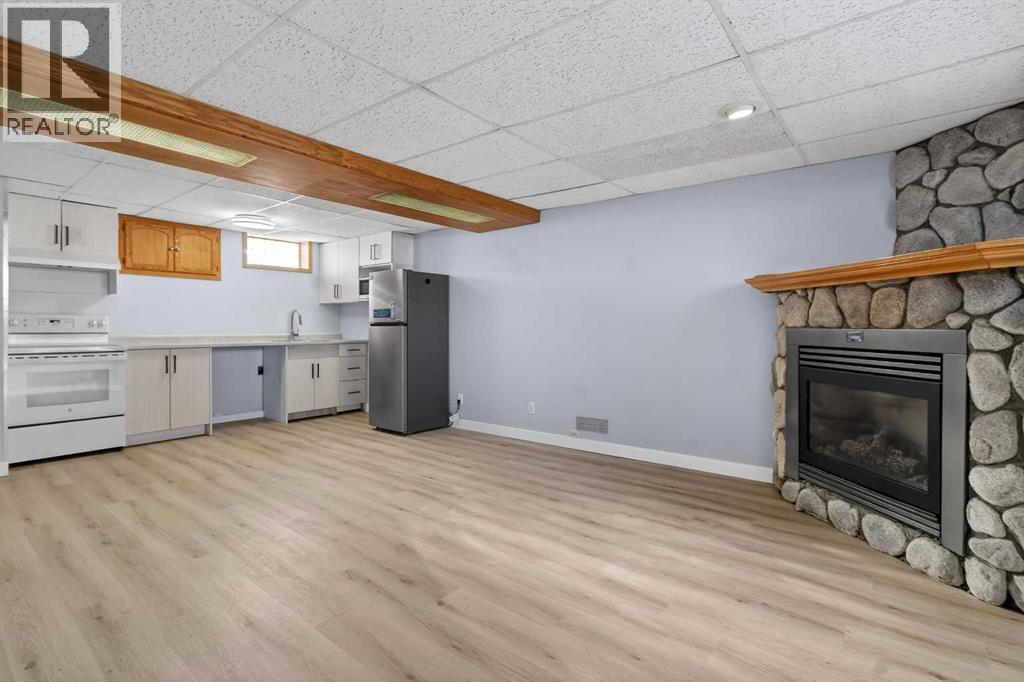 Single Family House Bi-level for Sale in  Pinecliff Way NE Pineridge Calgary 