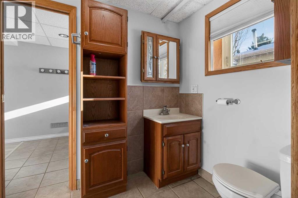 Single Family House Bi-level for Sale in  Pinecliff Way NE Pineridge Calgary 