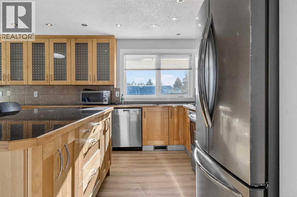 Single Family House Bi-level for Sale in  Pinecliff Way NE Pineridge Calgary 