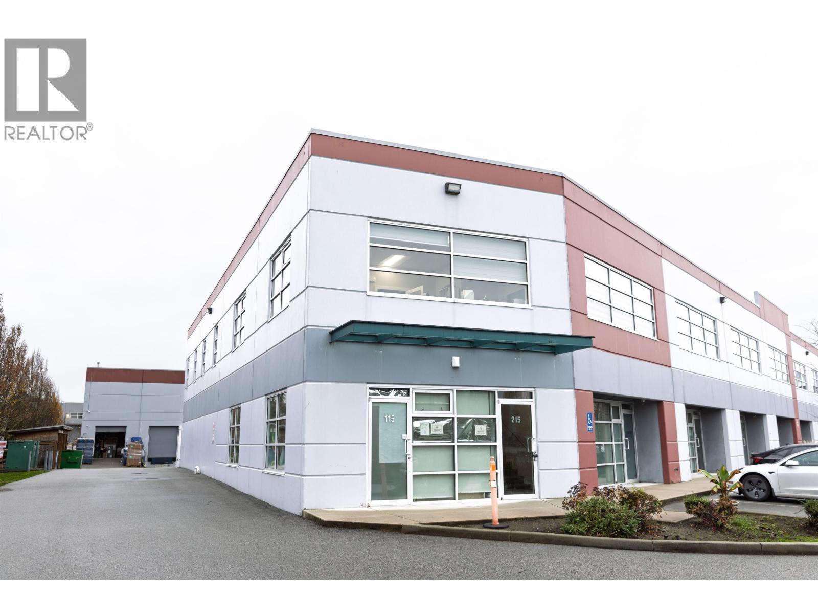 215 5108 NORTH FRASER WAY — photo 2