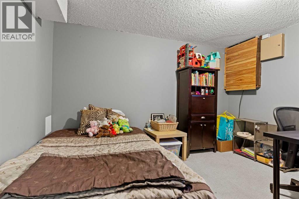 Single Family House for Sale in  Castleglen Road NE Castleridge Calgary 