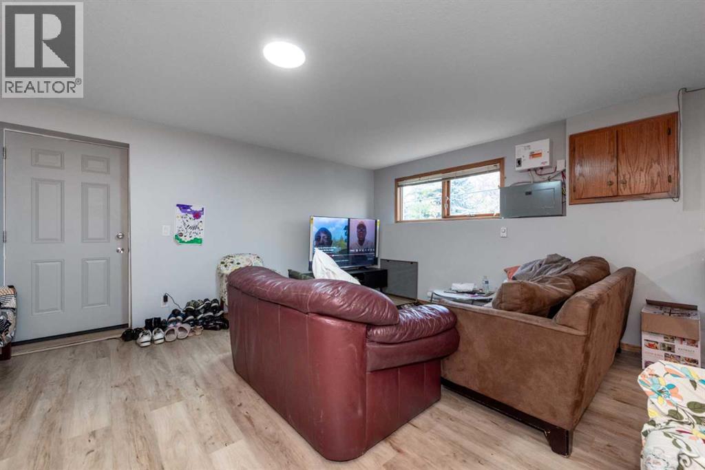 Single Family House Bi-level for Sale in  Hawkstone Drive NW Hawkwood Calgary 