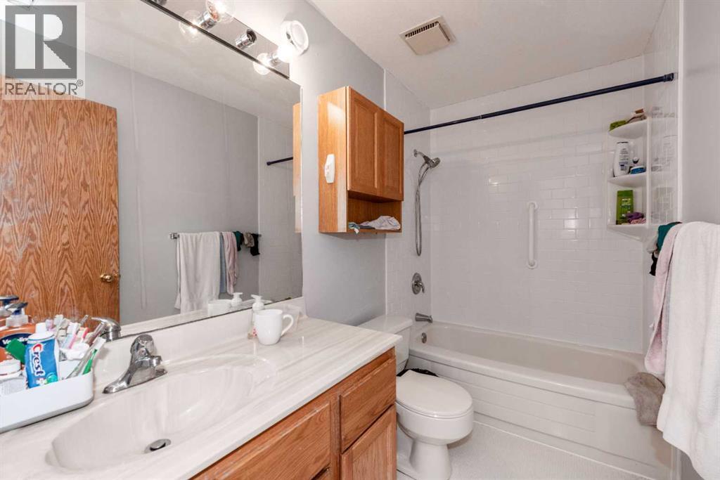 Single Family House Bi-level for Sale in  Hawkstone Drive NW Hawkwood Calgary 