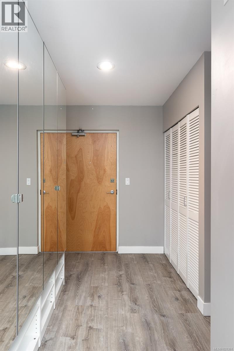 417 90 Regatta Landing, Victoria