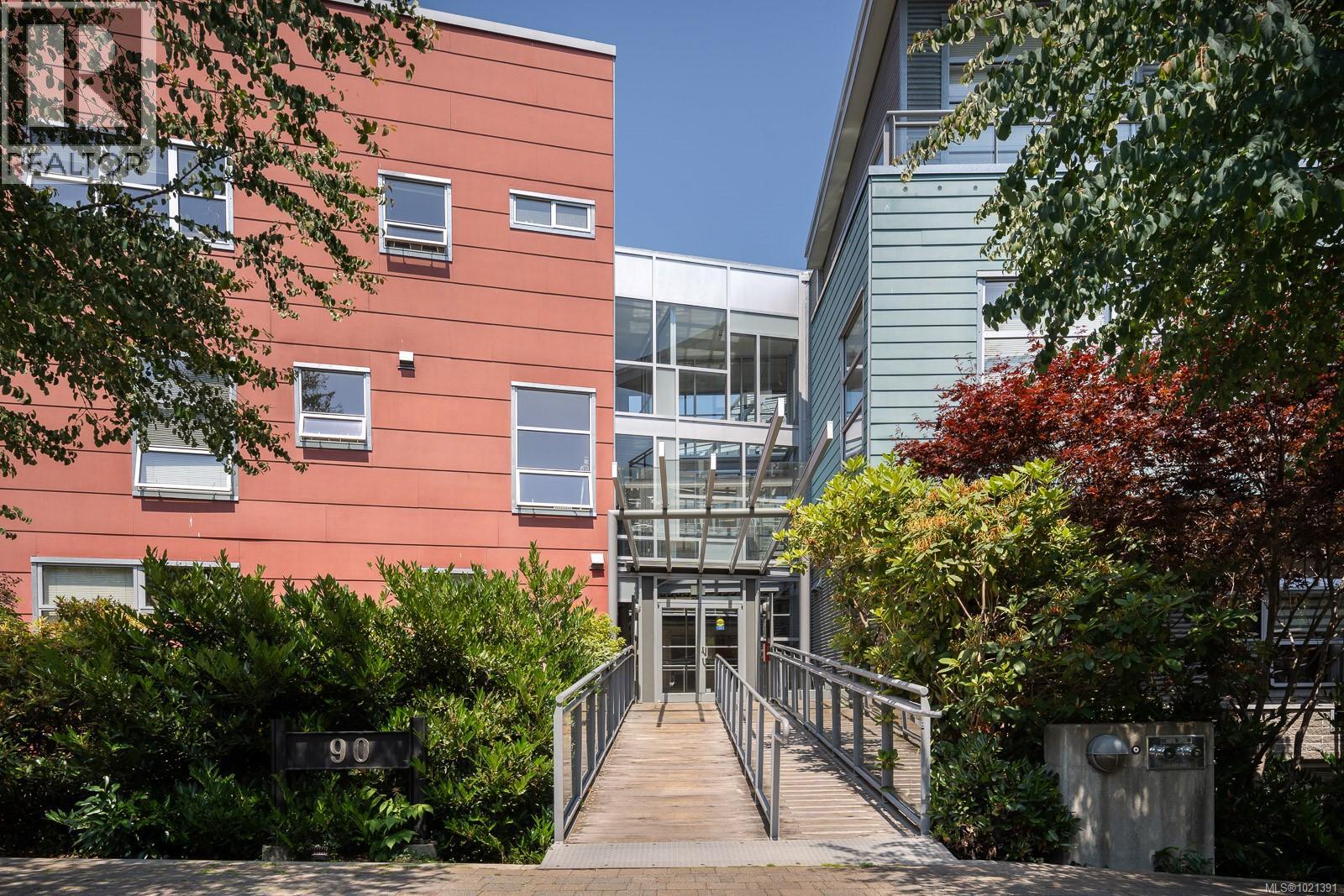 417 90 Regatta Landing, Victoria