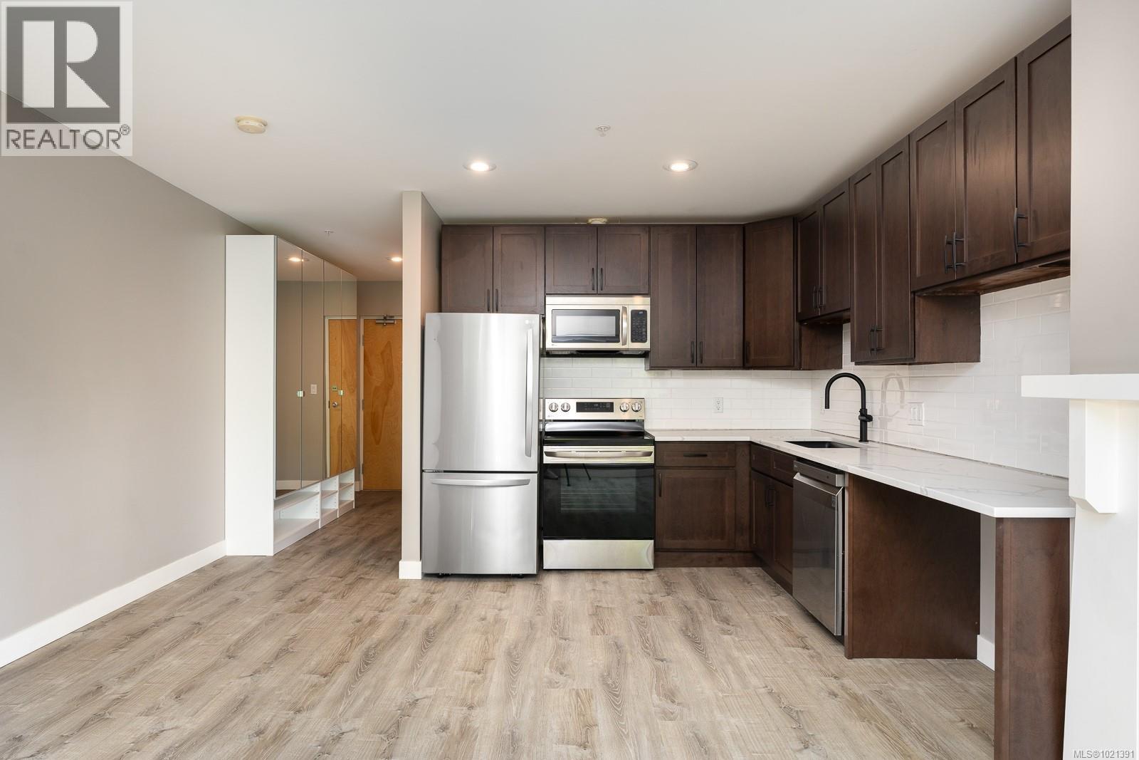 417 90 Regatta Landing, Victoria