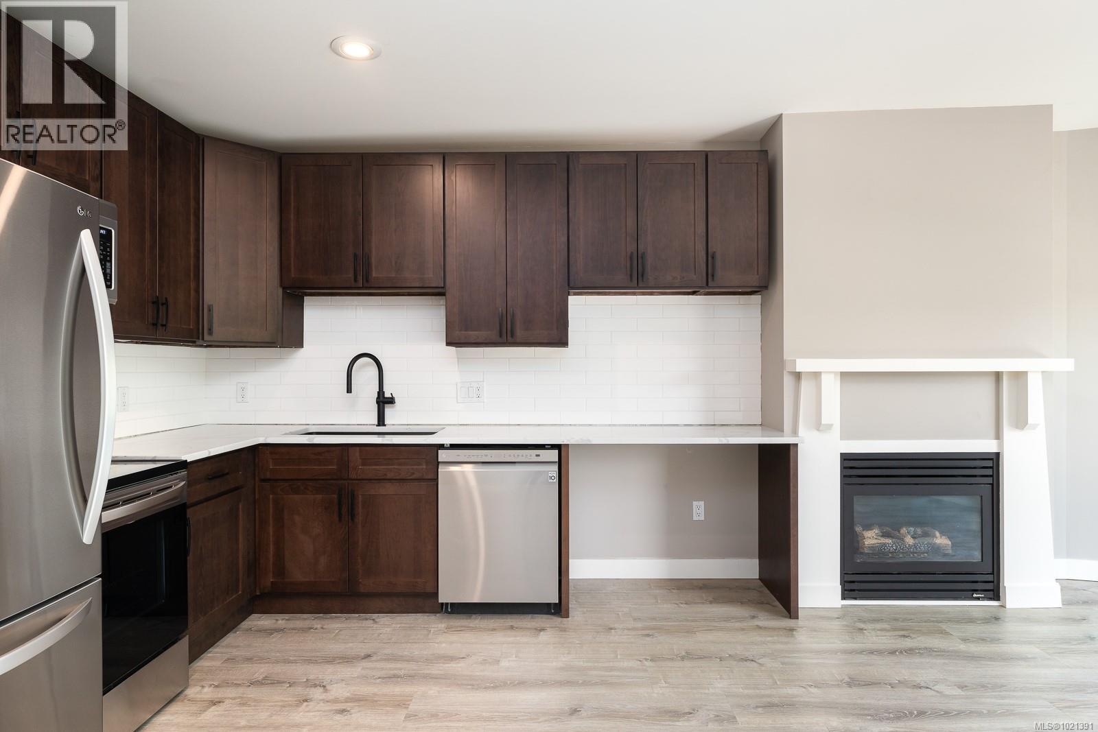 417 90 Regatta Landing, Victoria