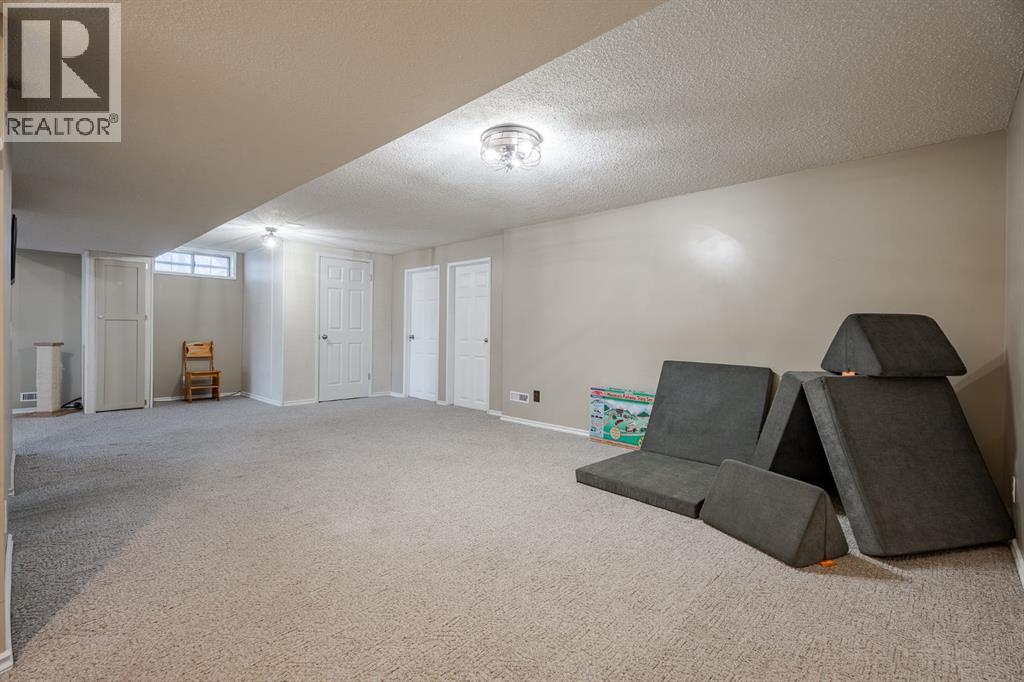 Single Family House Bungalow for Sale in  Thornaby Crescent NW Thorncliffe Calgary 