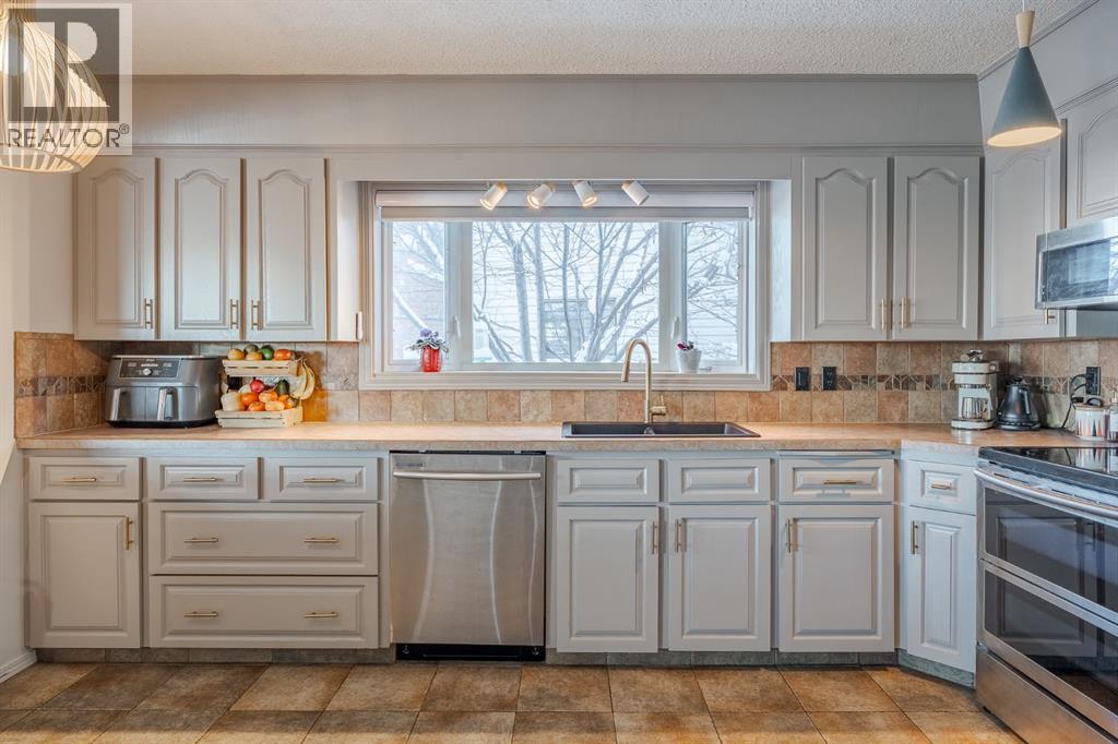 Single Family House Bungalow for Sale in  Thornaby Crescent NW Thorncliffe Calgary 