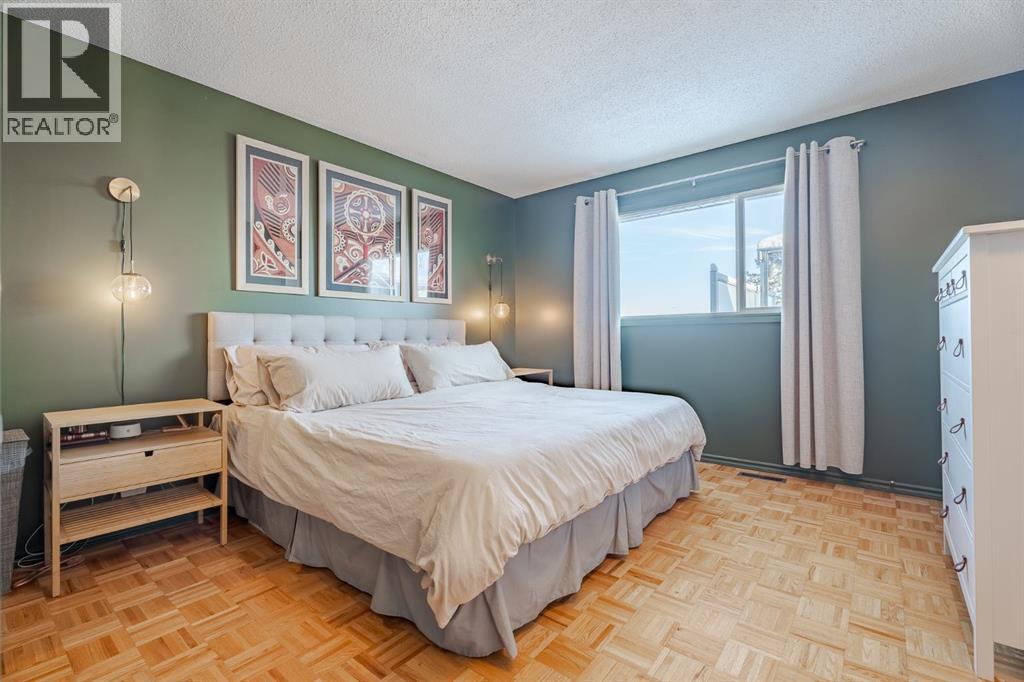 Single Family House Bungalow for Sale in  Thornaby Crescent NW Thorncliffe Calgary 