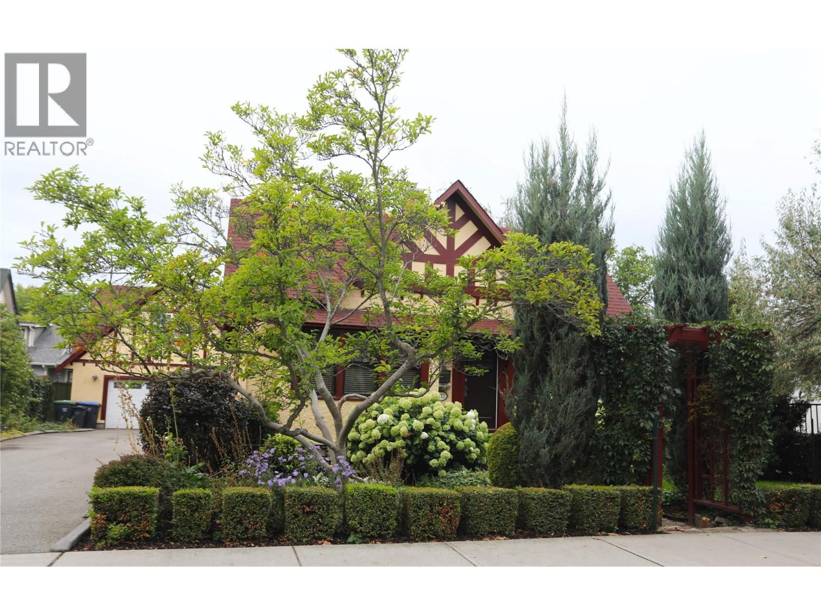  1912 Abbott Street, Kelowna