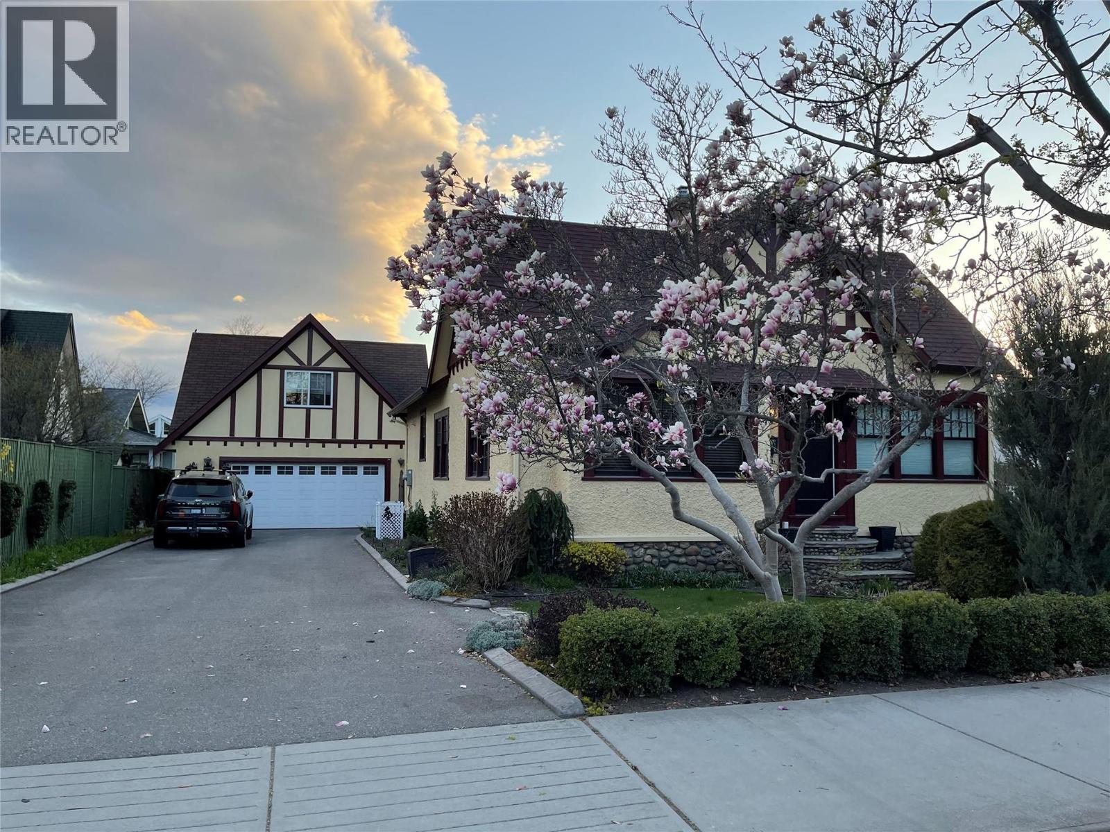  1912 Abbott Street, Kelowna