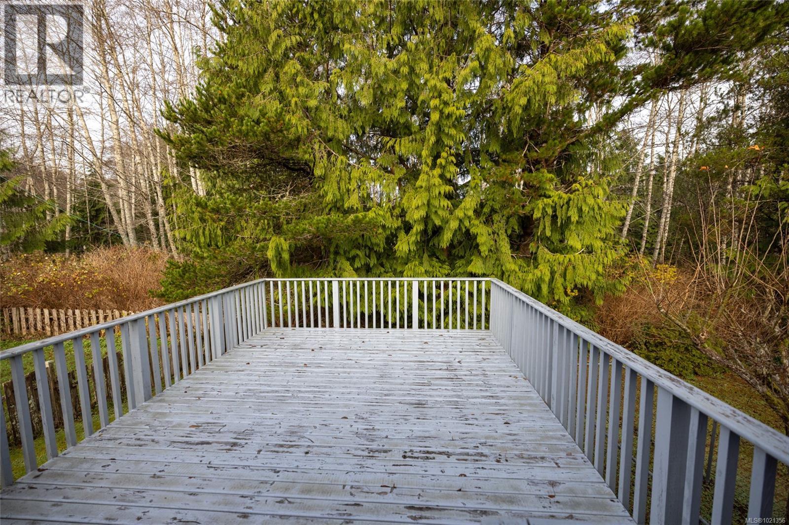 7445 Thunderbird Way, Port Hardy