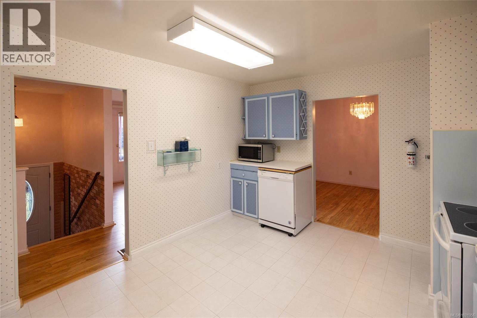 7445 Thunderbird Way, Port Hardy