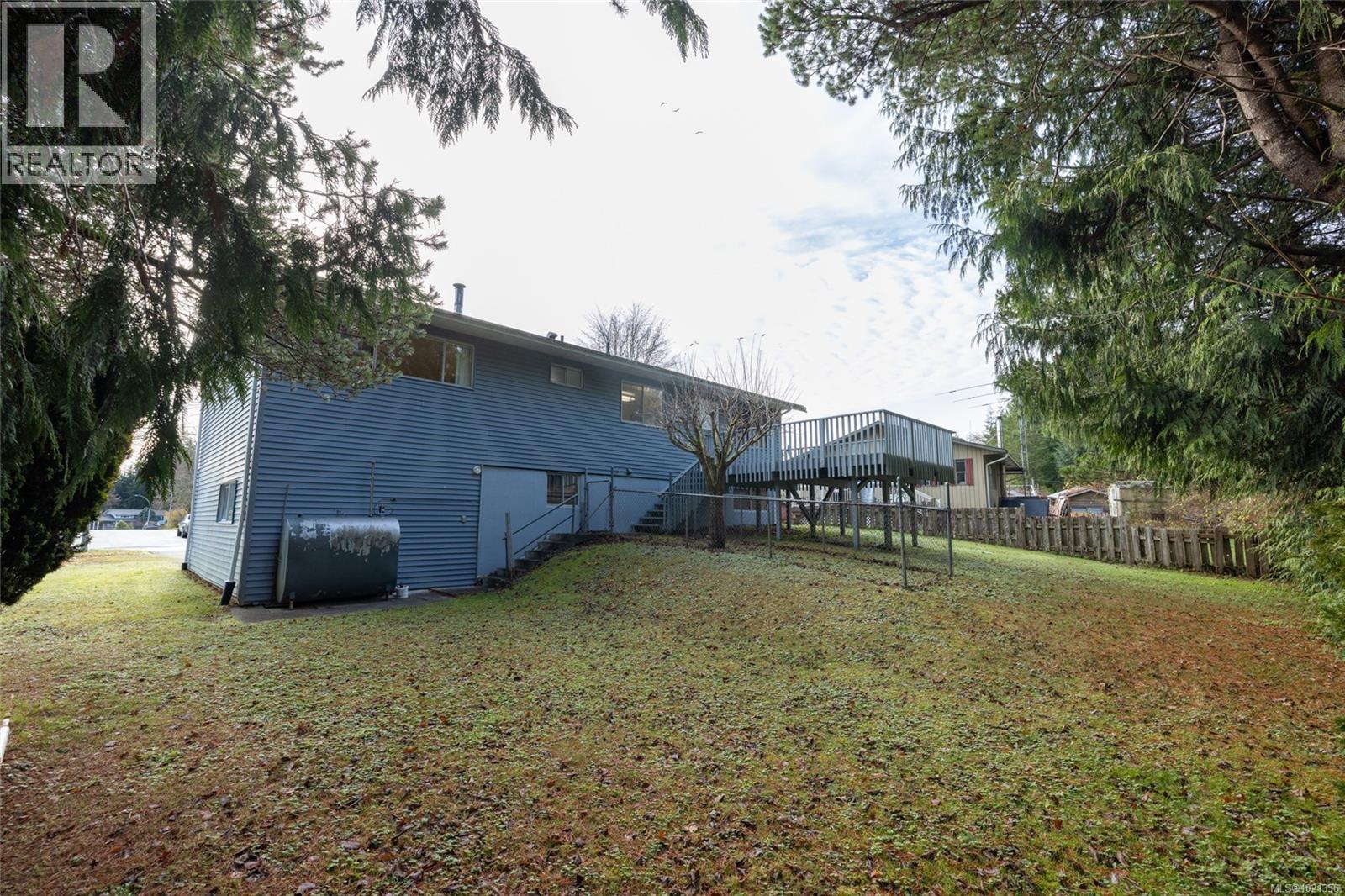 7445 Thunderbird Way, Port Hardy