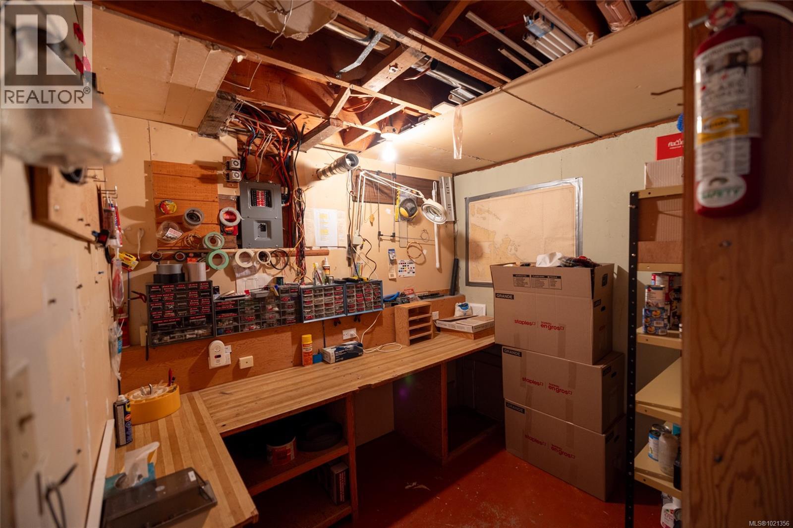 7445 Thunderbird Way, Port Hardy