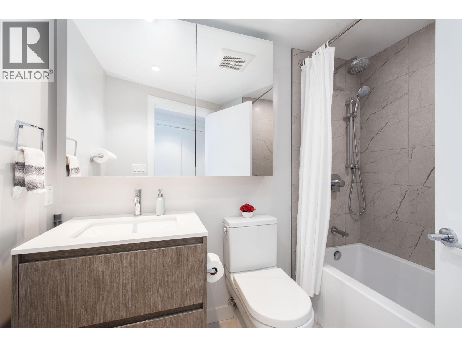 1807 1500 FERN STREET, North Vancouver