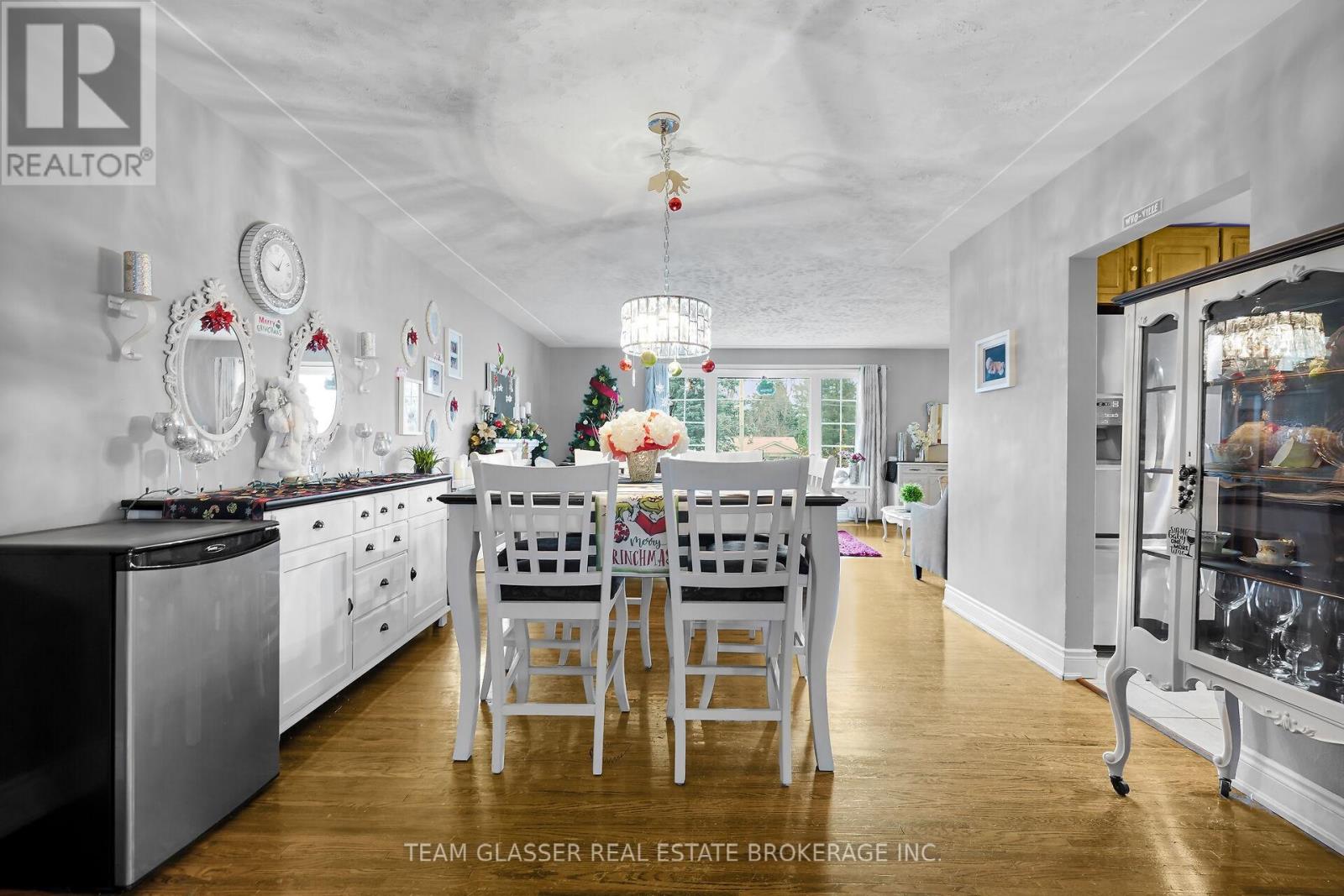 426 PINETREE DRIVE - 11