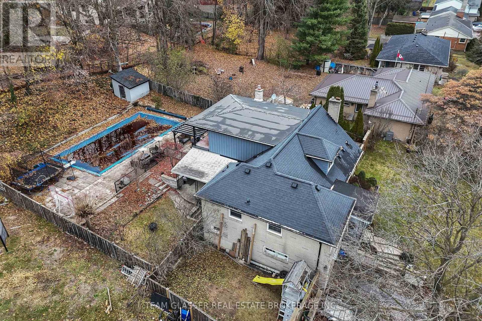 426 PINETREE DRIVE - 28