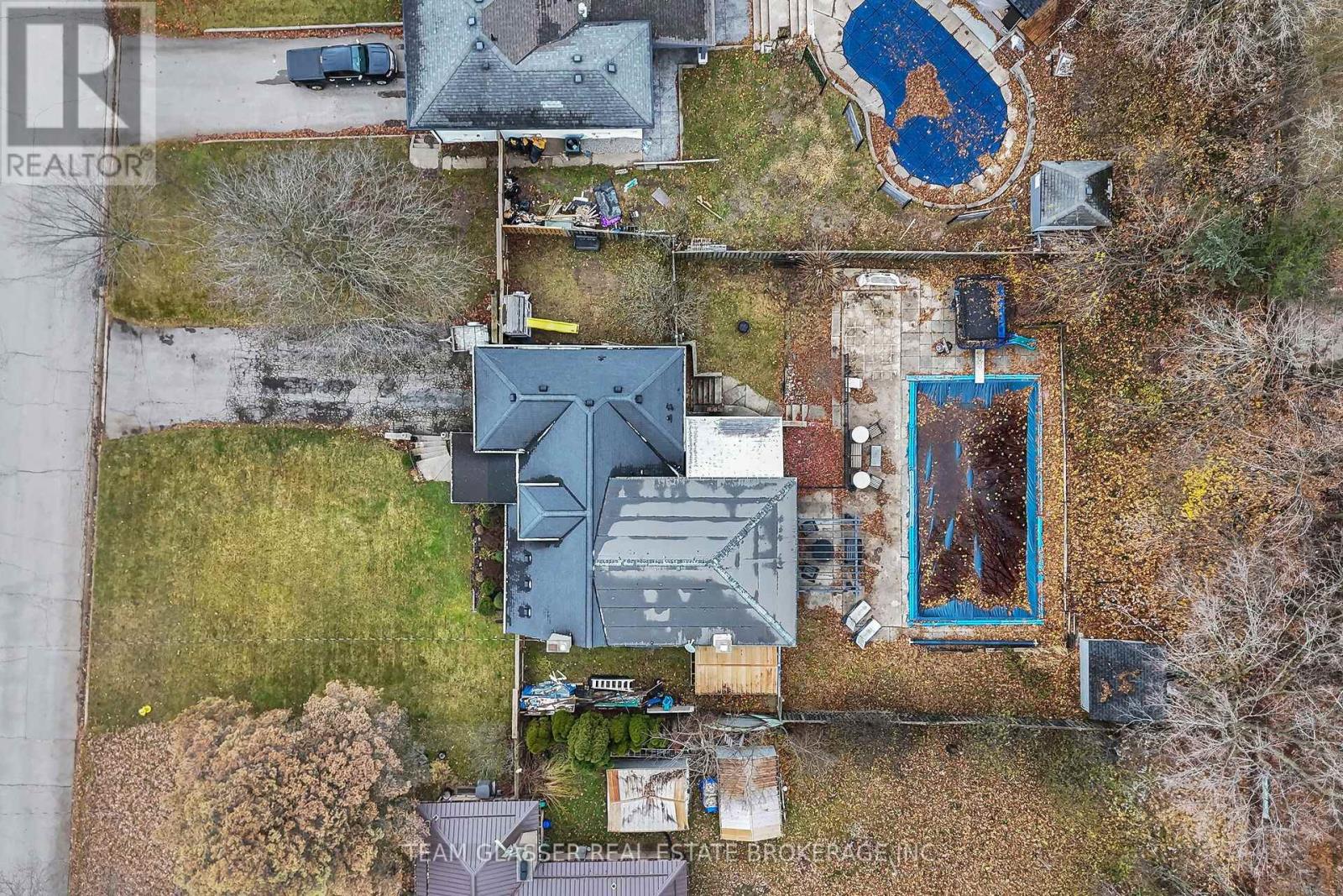 426 PINETREE DRIVE - 30