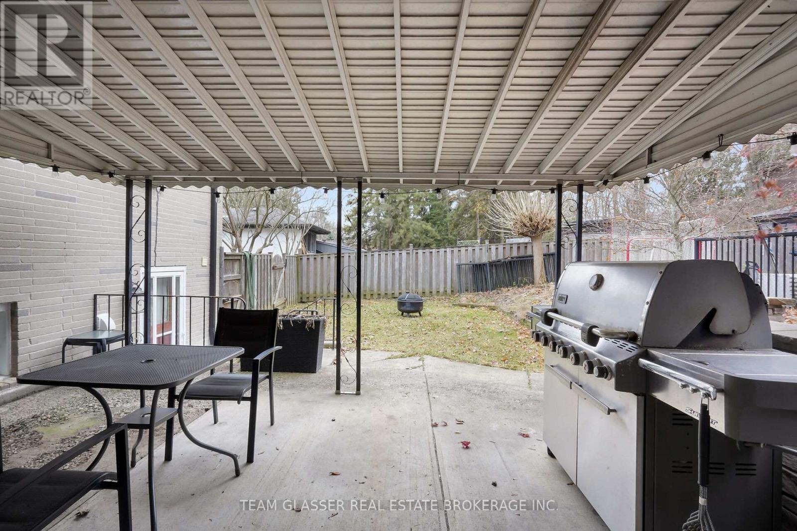 426 PINETREE DRIVE - 33