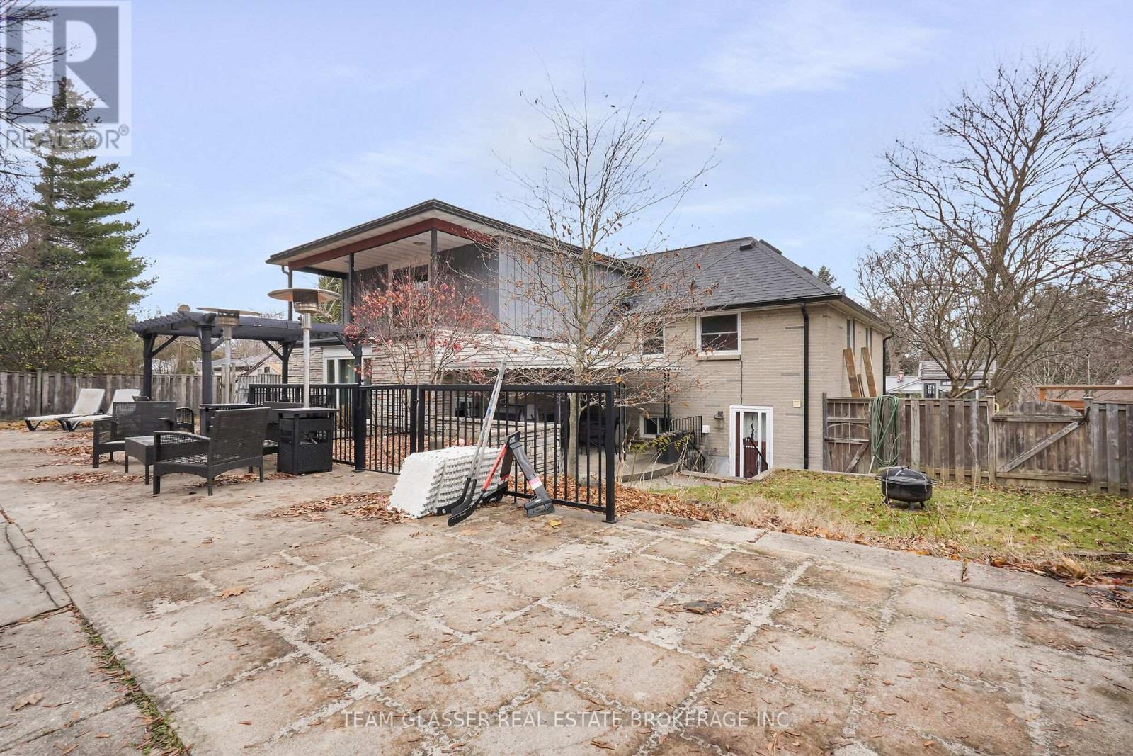 426 PINETREE DRIVE - 40