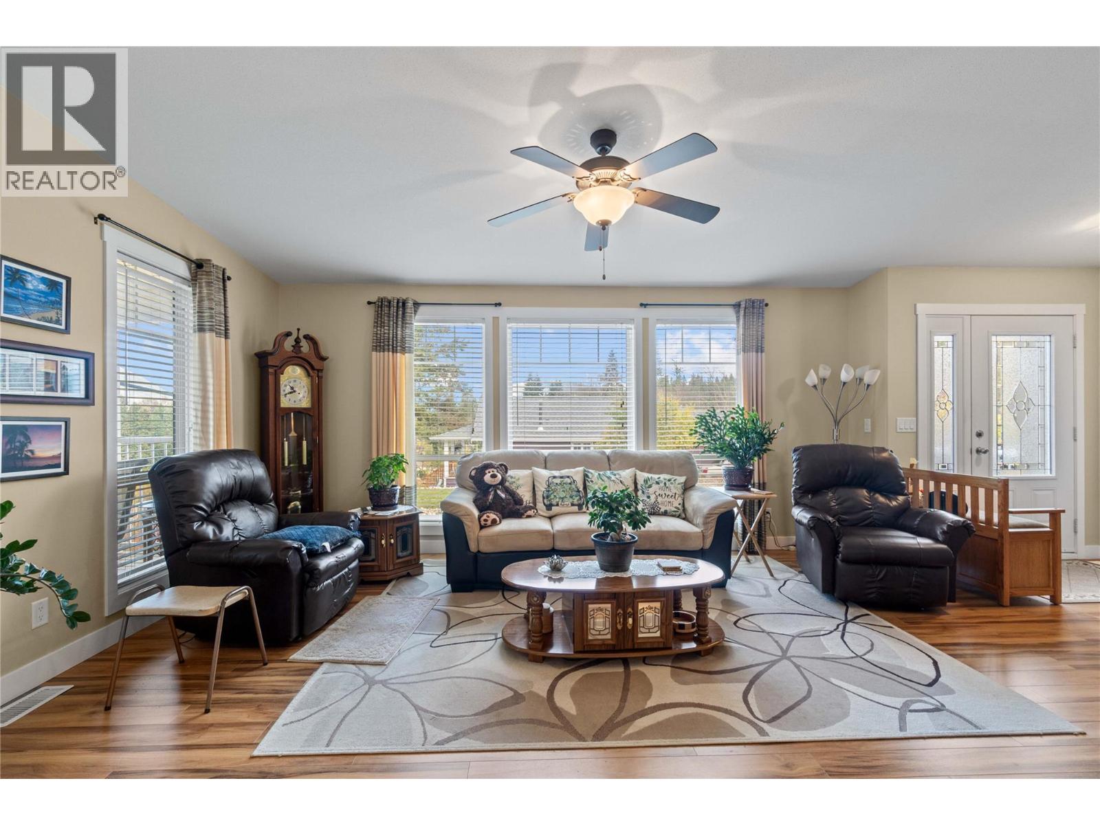  350 & 370 10 Street Southeast, Salmon Arm