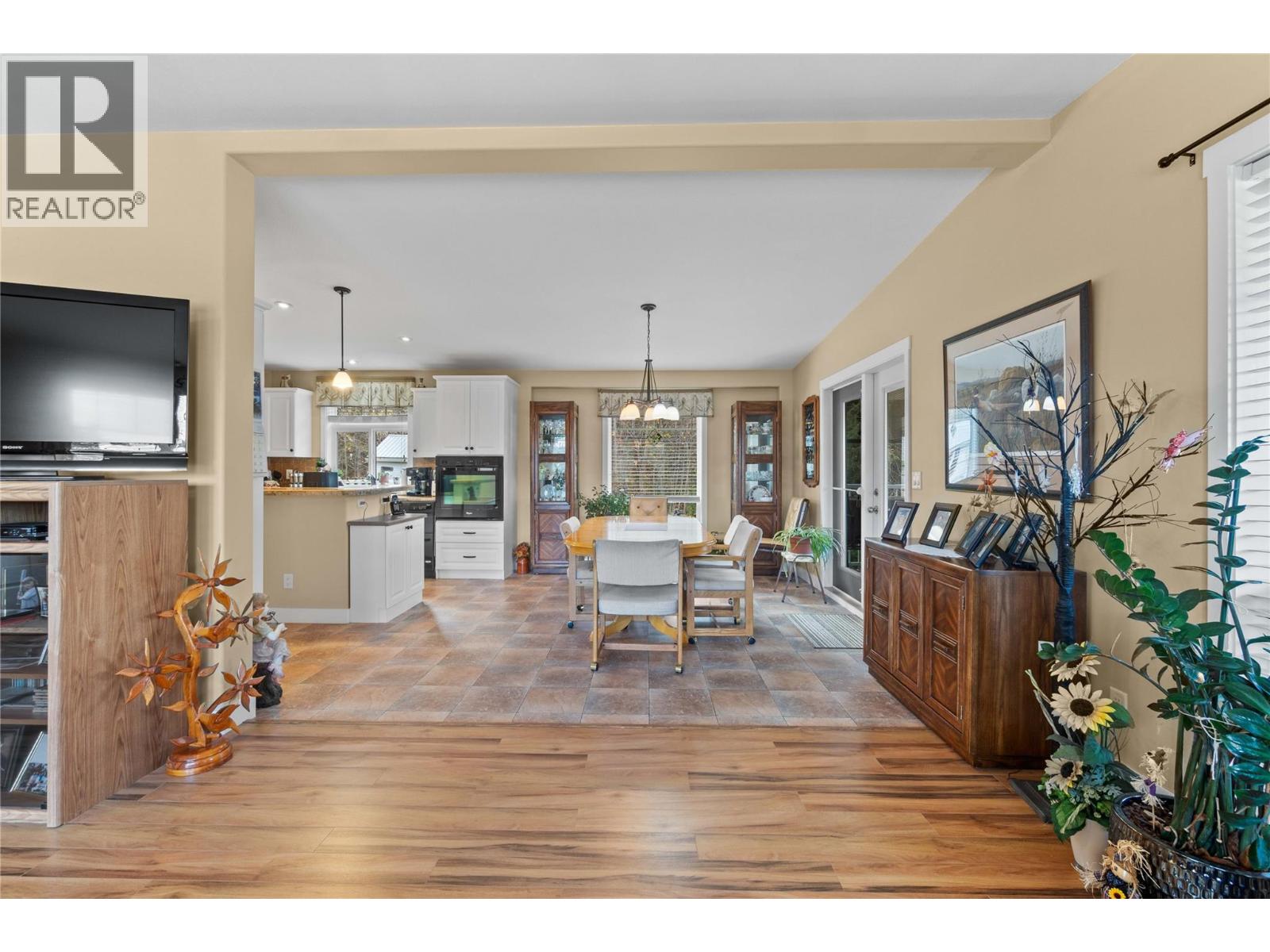  350 & 370 10 Street Southeast, Salmon Arm