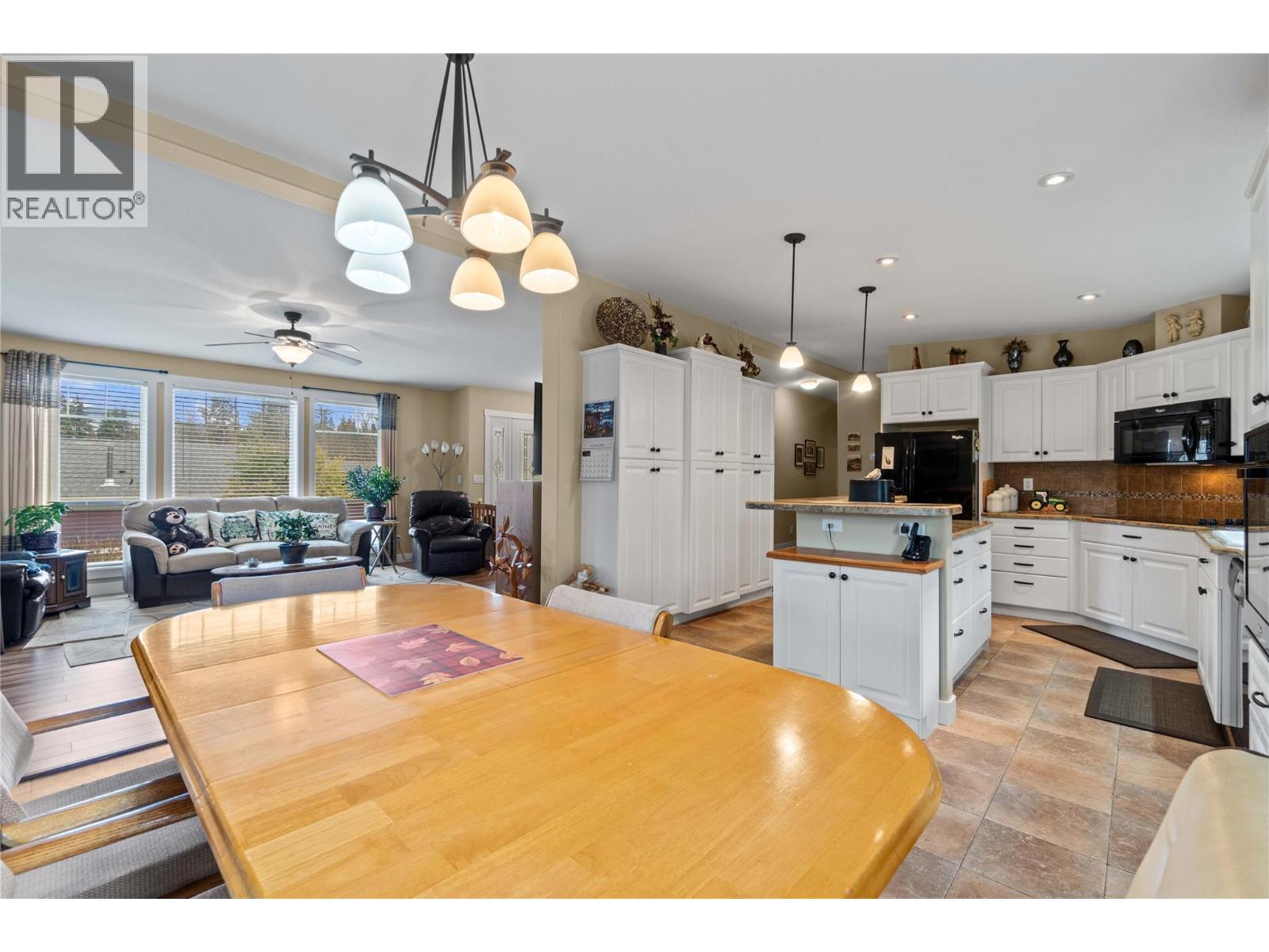  350 & 370 10 Street Southeast, Salmon Arm