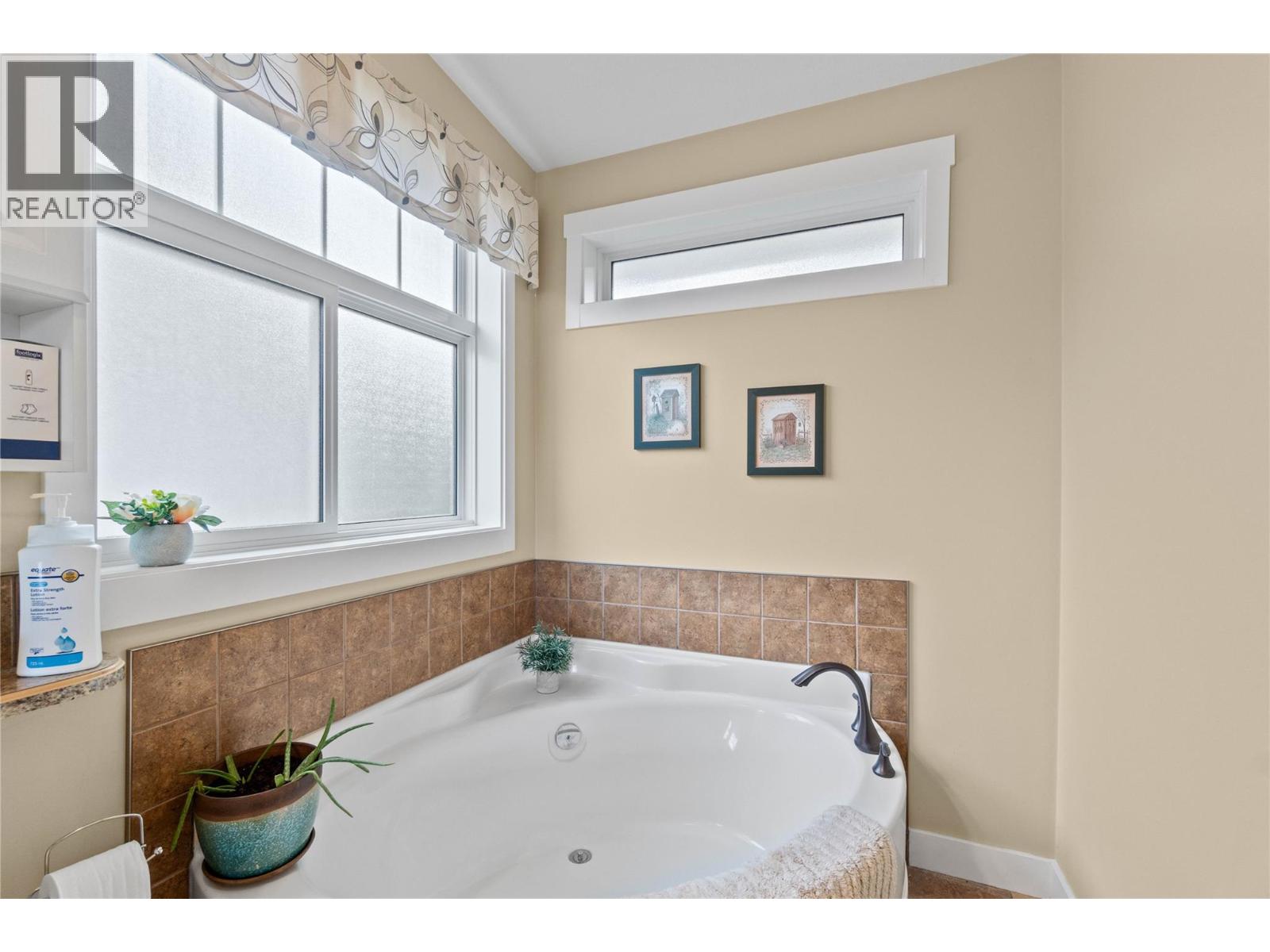  350 & 370 10 Street Southeast, Salmon Arm