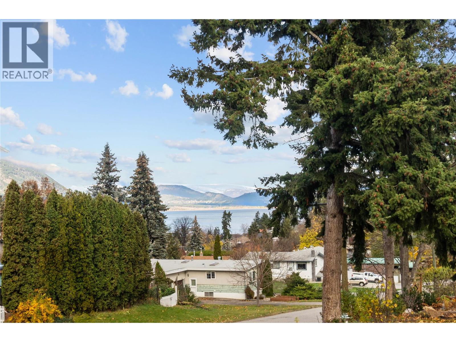  350 & 370 10 Street Southeast, Salmon Arm