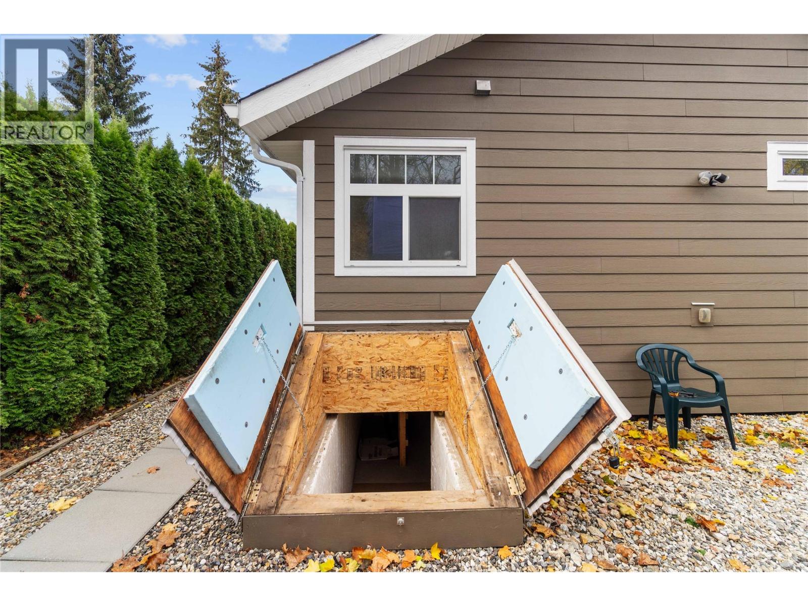  350 & 370 10 Street Southeast, Salmon Arm