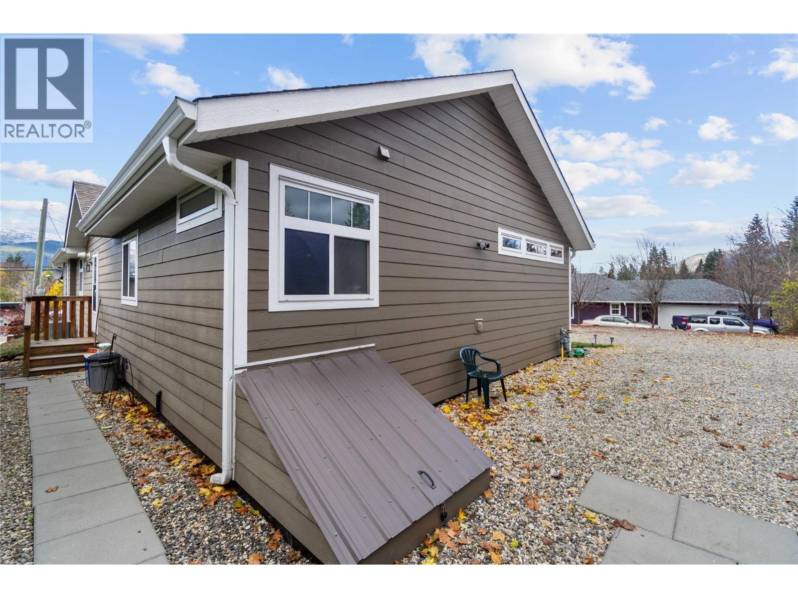  350 & 370 10 Street Southeast, Salmon Arm