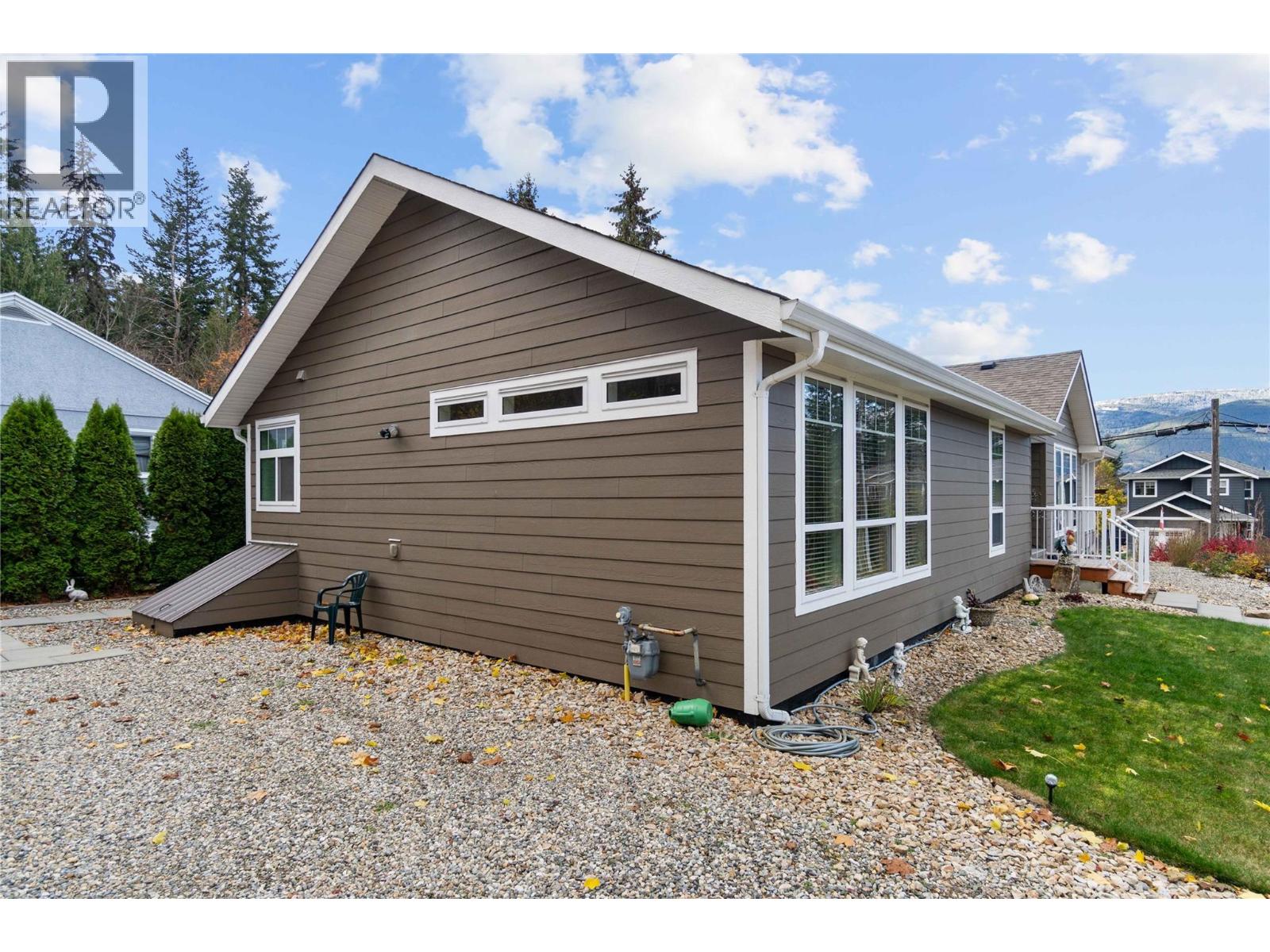  350 & 370 10 Street Southeast, Salmon Arm