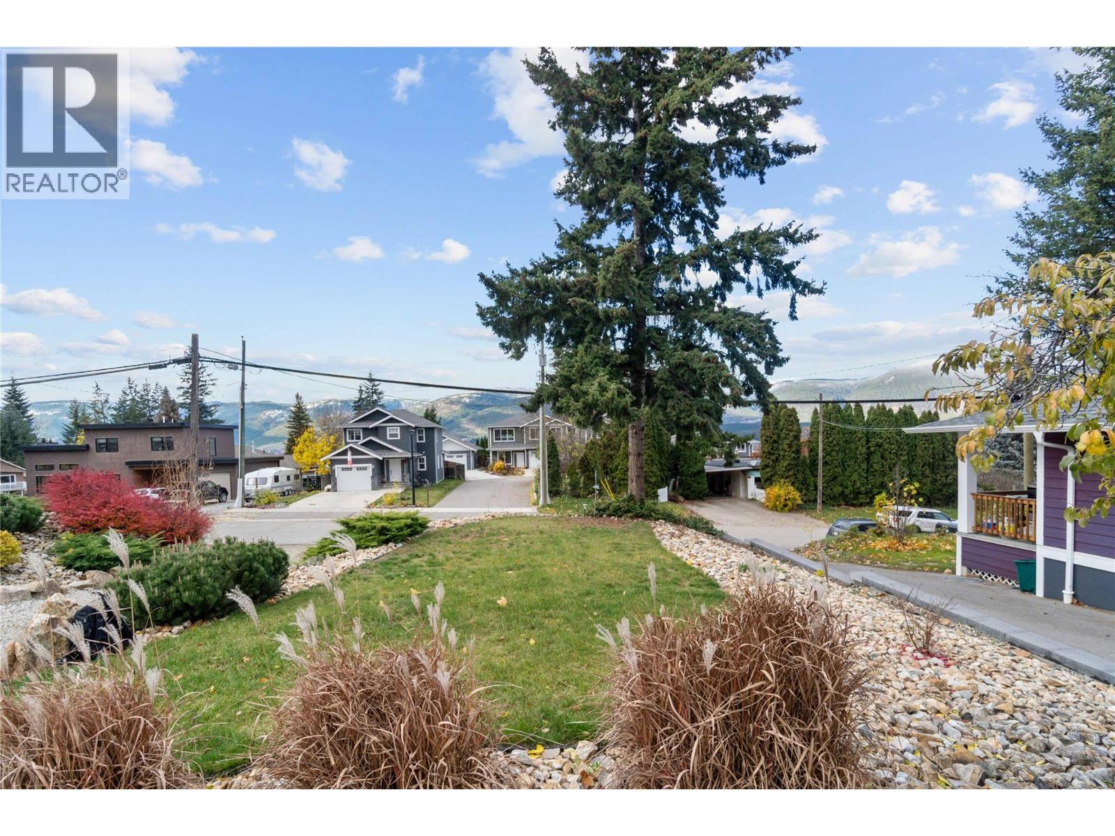  350 & 370 10 Street Southeast, Salmon Arm