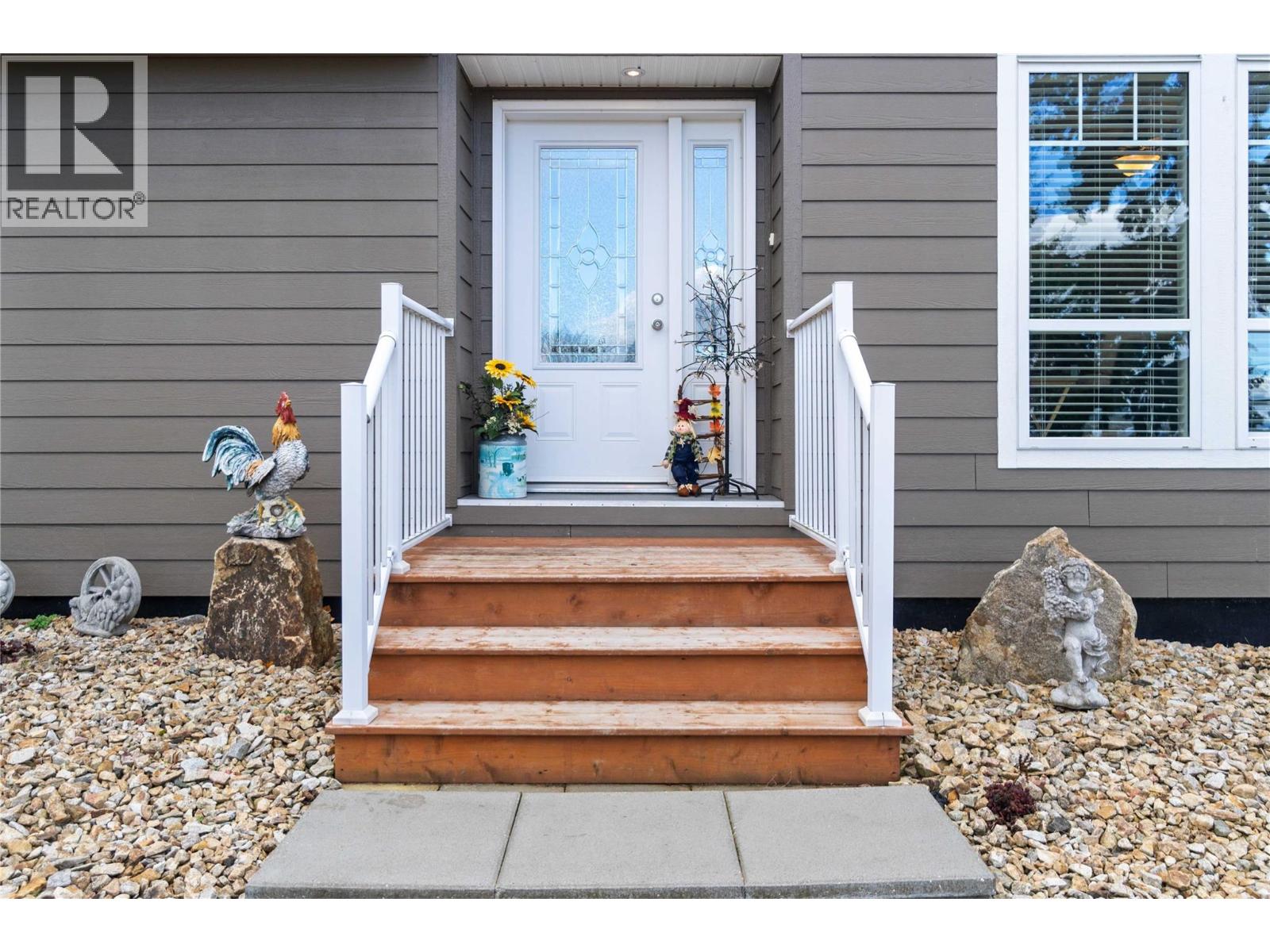  350 & 370 10 Street Southeast, Salmon Arm