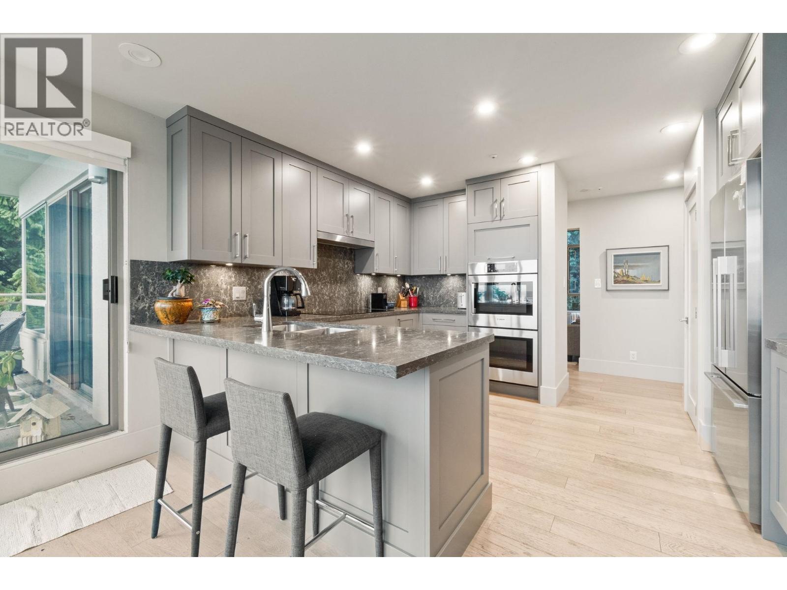 201 3105 DEER RIDGE DRIVE, West Vancouver