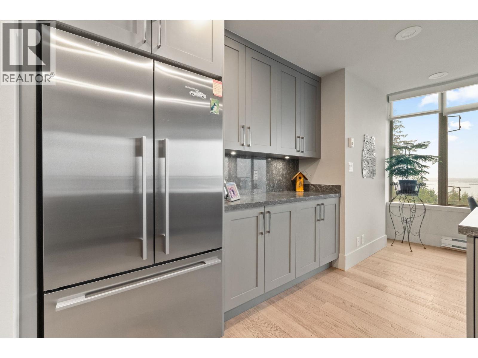 201 3105 DEER RIDGE DRIVE, West Vancouver